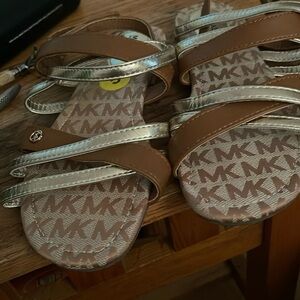 Michael kors sandals size 5